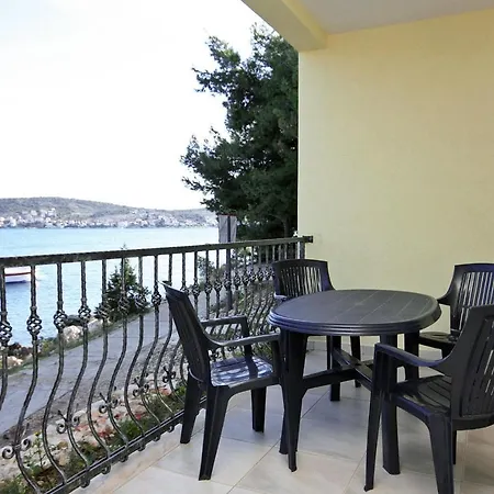 Apartament By The Sea - 3199 Rogoznica (Sibenik-Knin)