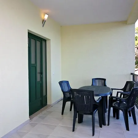 Apartment By The Sea - 3199 *