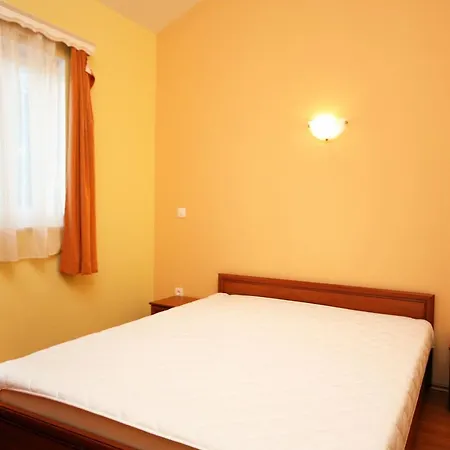 Apartment By The Sea - 3199 Rogoznica (Sibenik-Knin)