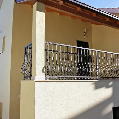 Apartment By The Sea - 3199 Rogoznica (Sibenik-Knin)