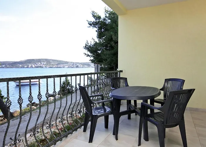 Apartment By The Sea - 3199 Rogoznica (Sibenik-Knin)