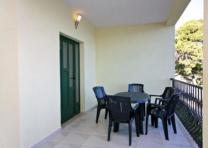 Apartment By The Sea - 3199 *