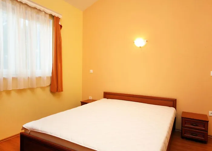 Apartment By The Sea - 3199 Rogoznica (Sibenik-Knin)